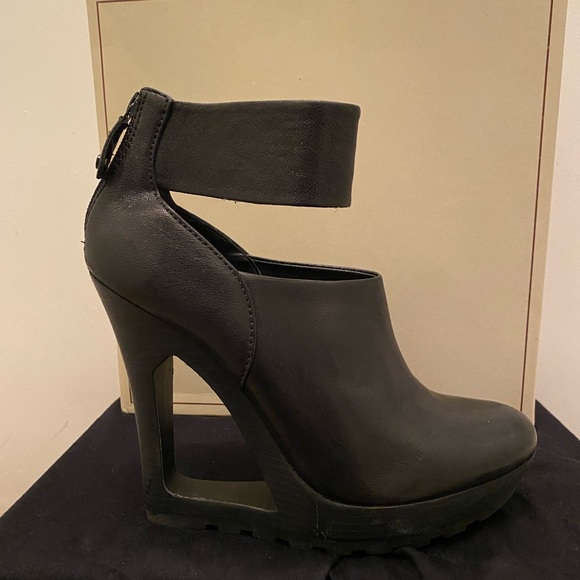 BCBG black leather wedge bootie - Picture 3 of 6